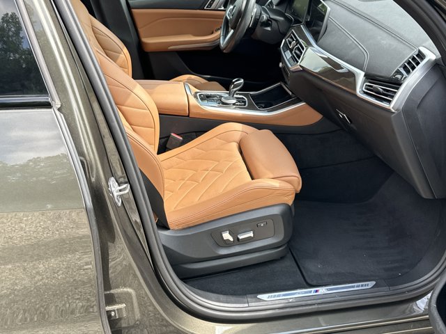 Vehicle image 14 of 35