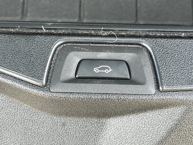 Vehicle image 21 of 35
