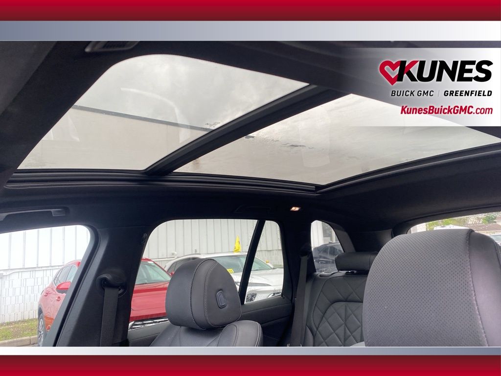 Vehicle image 15 of 48