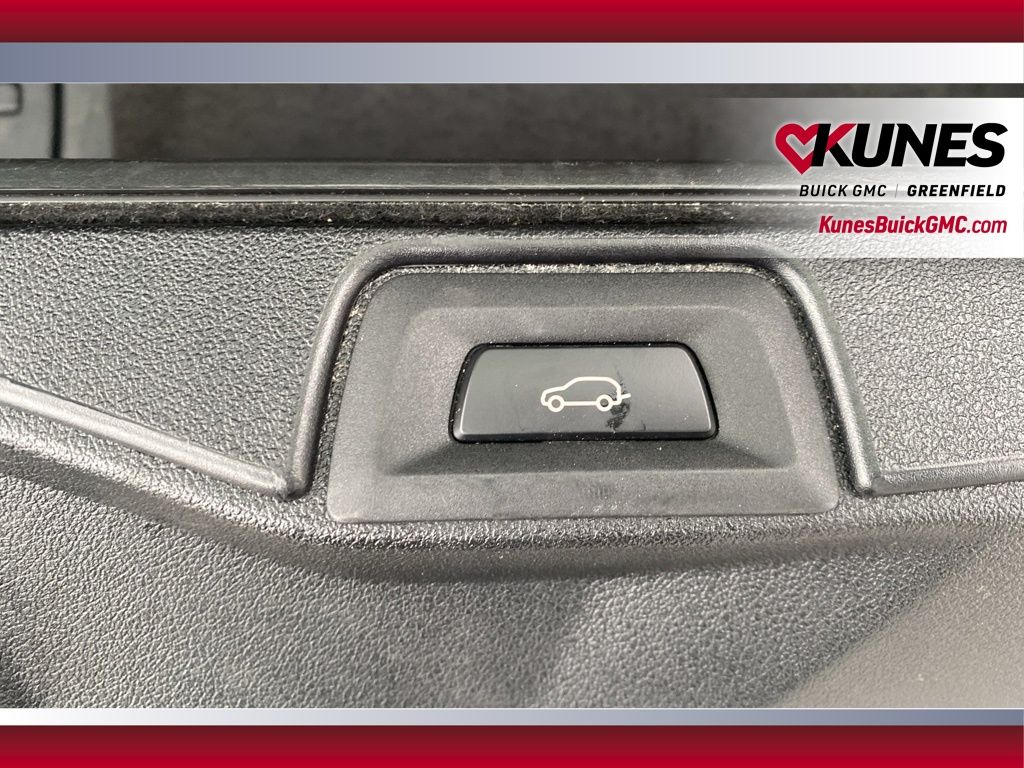 Vehicle image 41 of 48