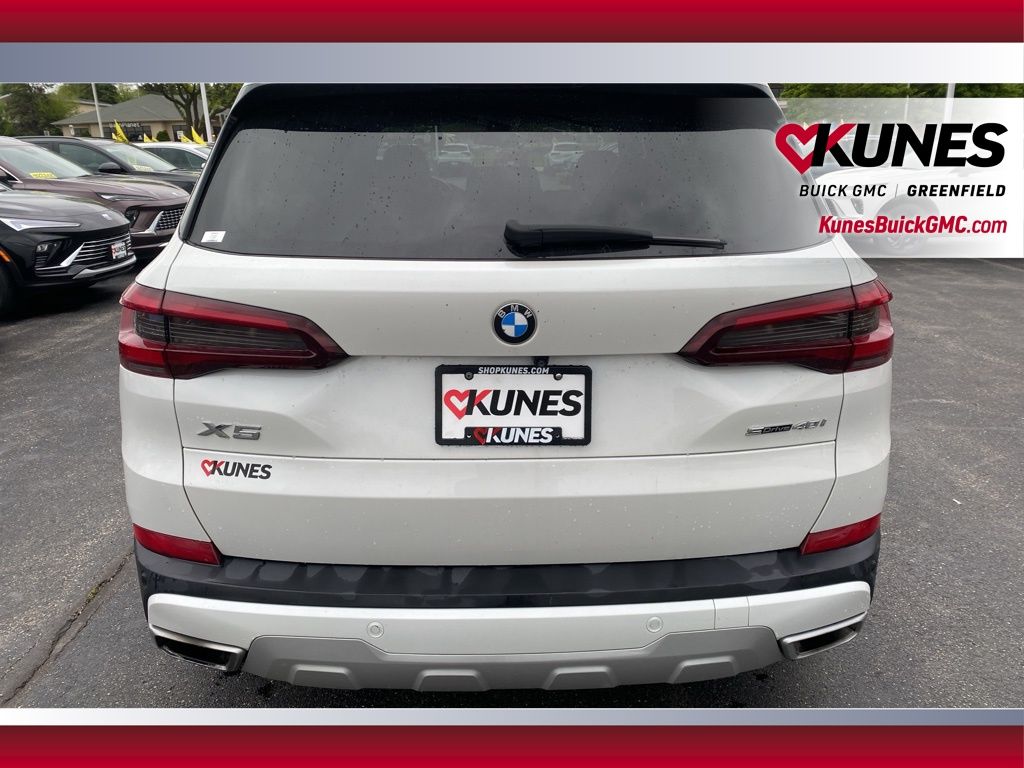 Vehicle image 10 of 48