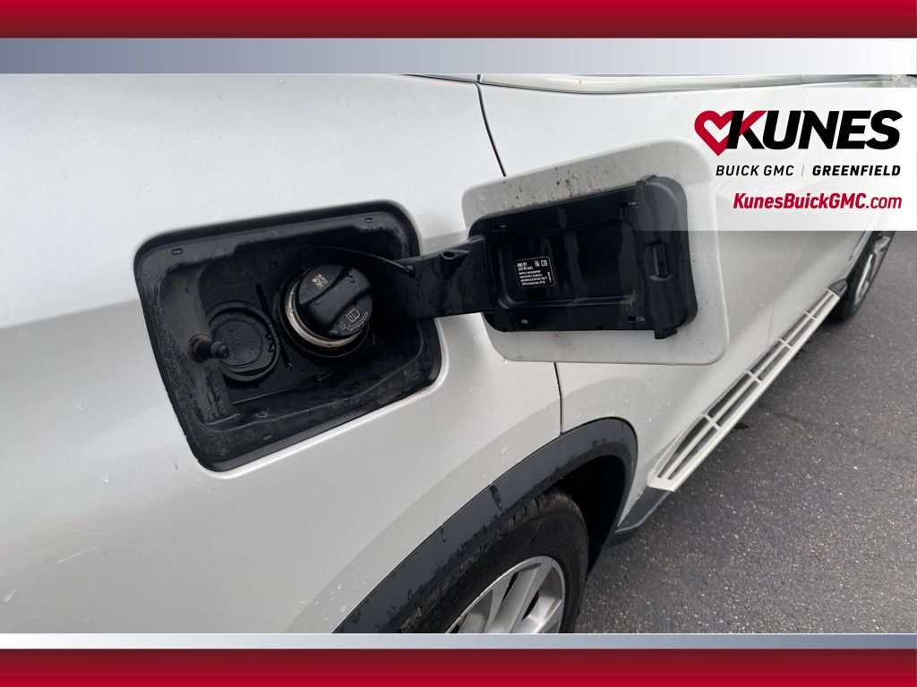 Vehicle image 9 of 48