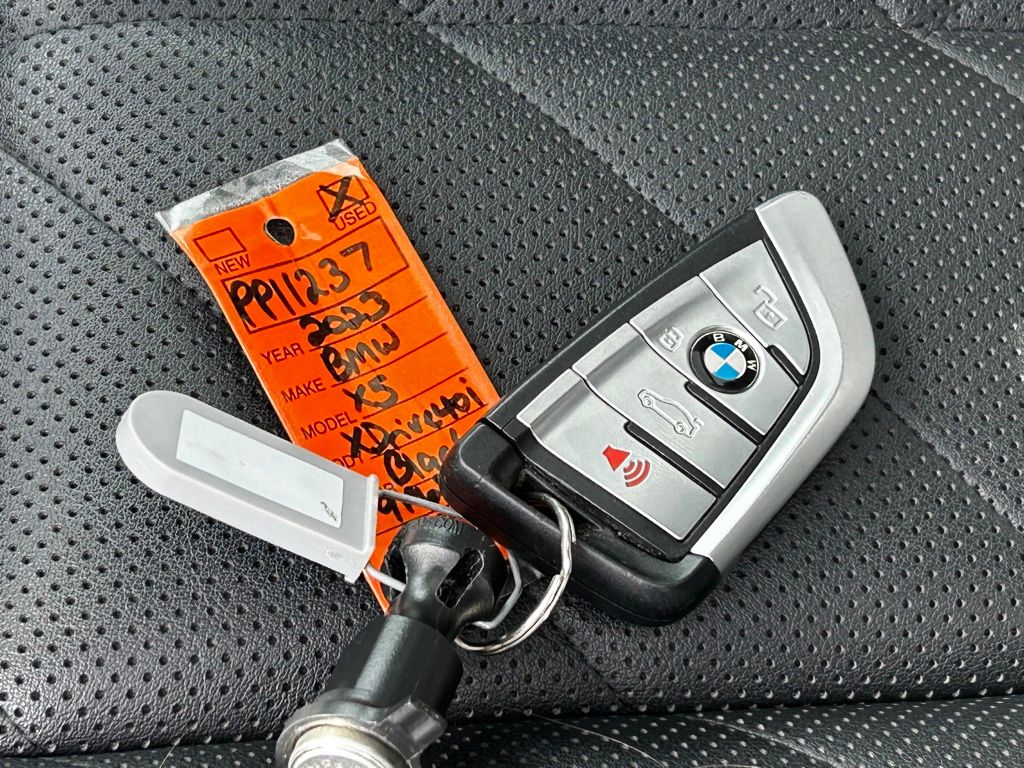 Vehicle image 51 of 60