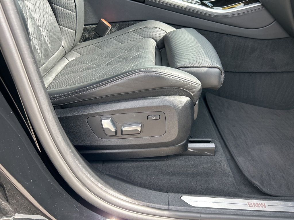 Vehicle image 35 of 60