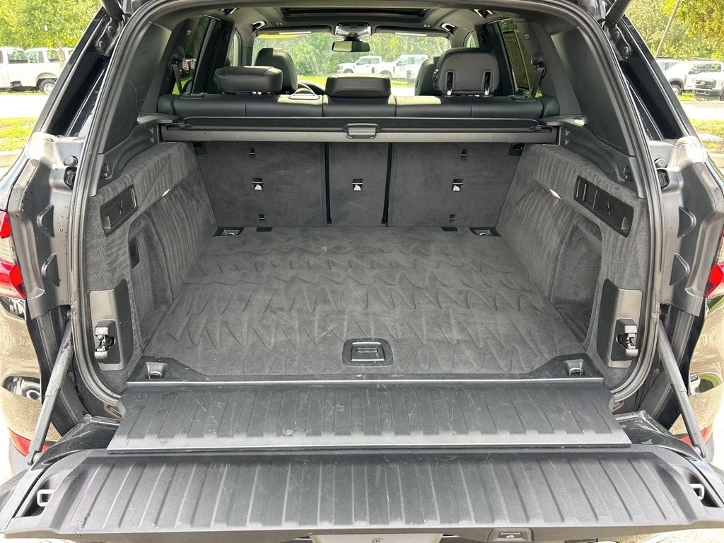 Vehicle image 47 of 60