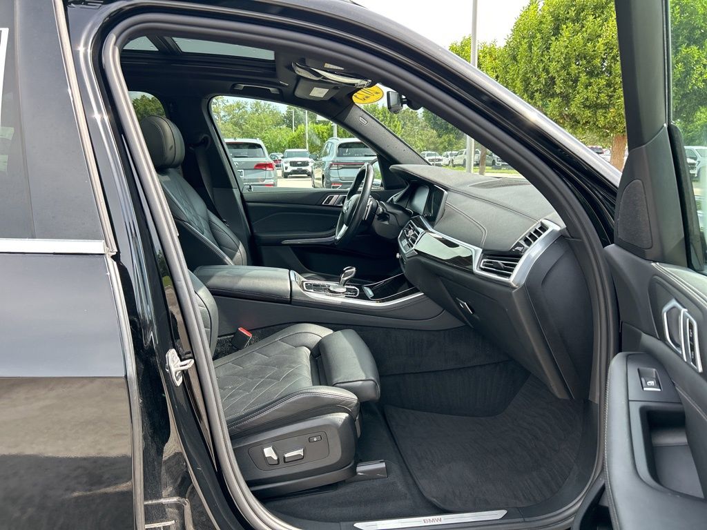 Vehicle image 34 of 60