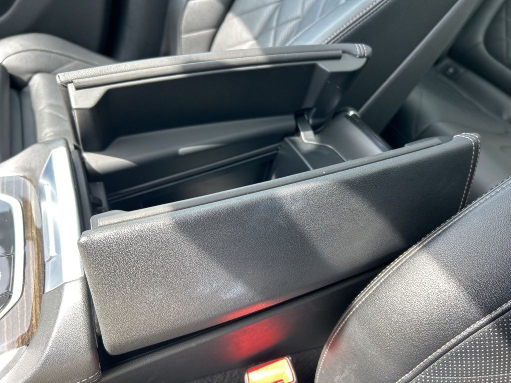 Vehicle image 32 of 60