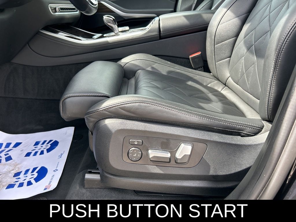 Vehicle image 10 of 60