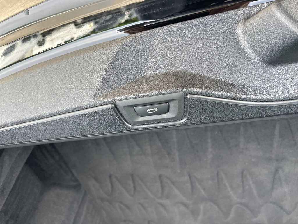 Vehicle image 46 of 60