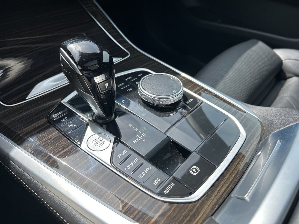 Vehicle image 30 of 60