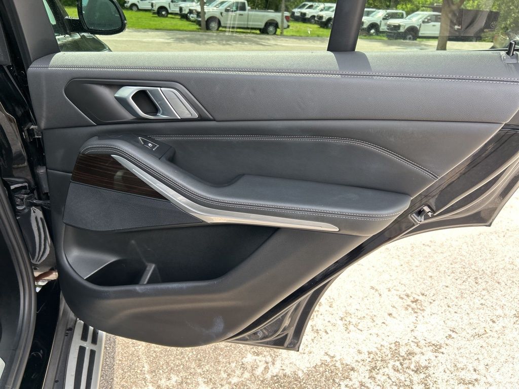 Vehicle image 40 of 60