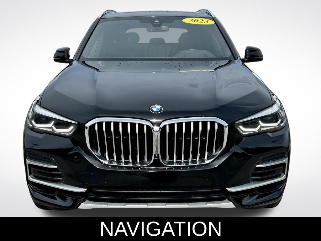 Vehicle image 2 of 60