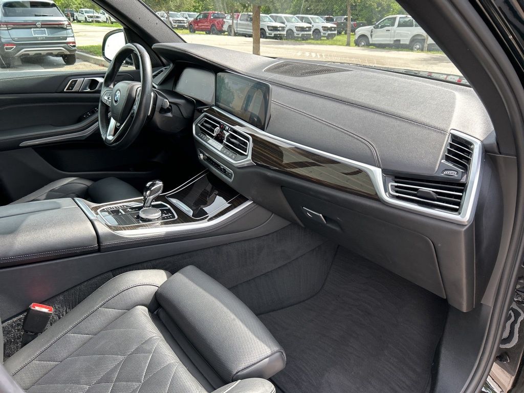 Vehicle image 37 of 60