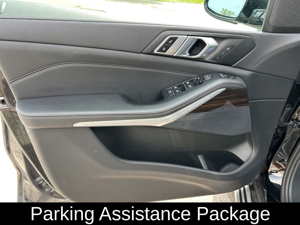 Vehicle image 11 of 60
