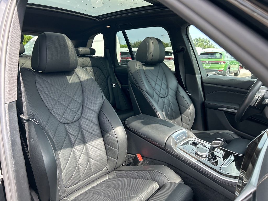 Vehicle image 38 of 60