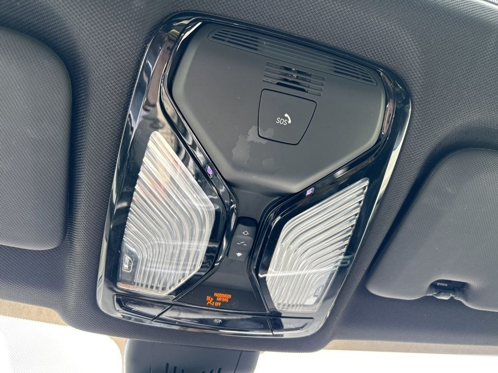 Vehicle image 33 of 60