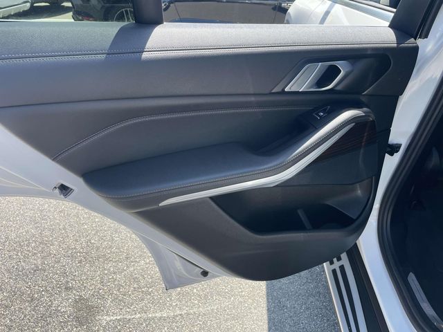 Vehicle image 19 of 37