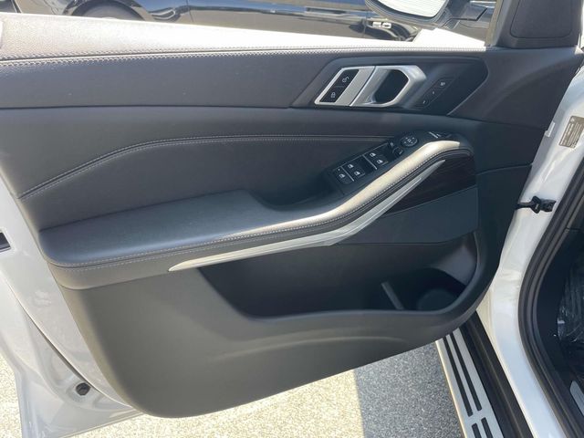 Vehicle image 20 of 37