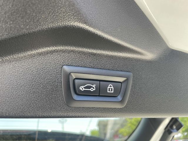 Vehicle image 12 of 37