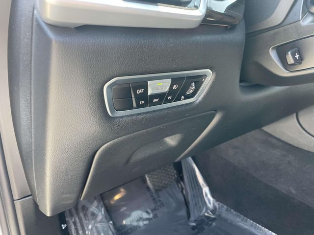 Vehicle image 24 of 37