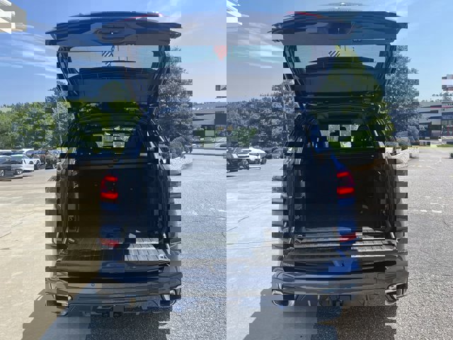 Vehicle image 15 of 40