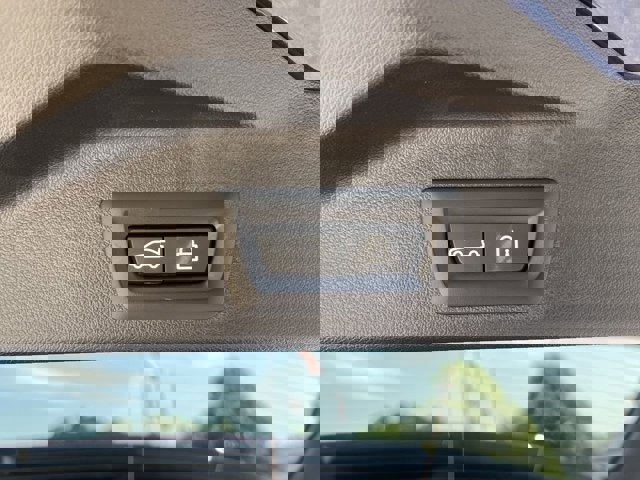 Vehicle image 31 of 40