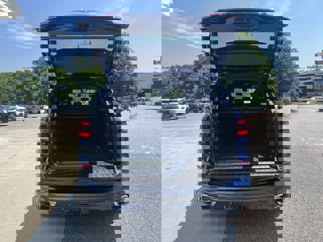 Vehicle image 16 of 40