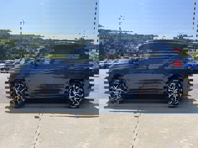 Vehicle image 11 of 40