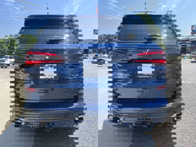 Vehicle image 9 of 40