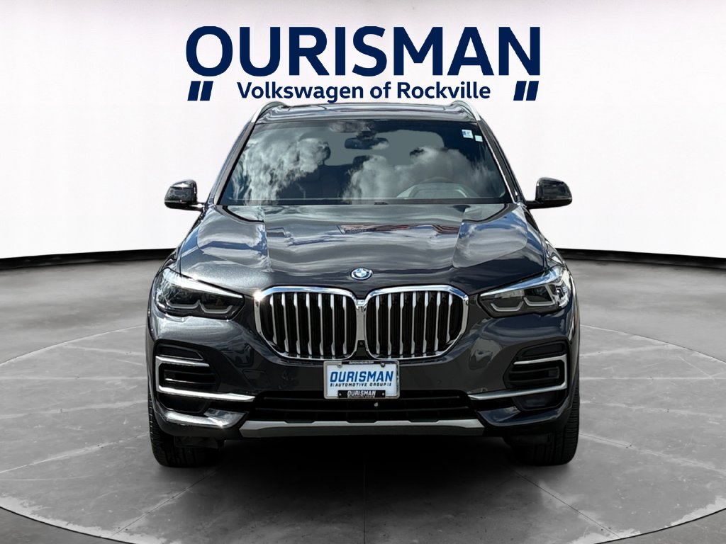 2023 BMW X5 xDrive45e Image 2 of 30