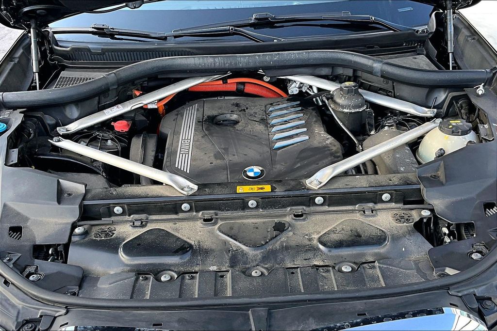 2023 BMW X5 xDrive45e Image 2 of 43