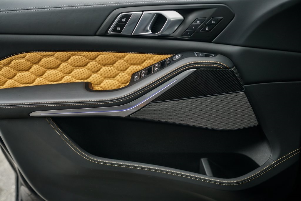 Vehicle image 37 of 41
