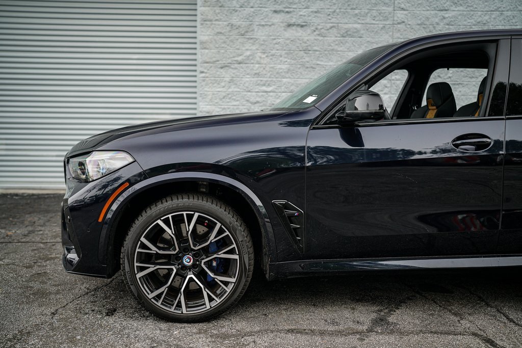 Vehicle image 10 of 41