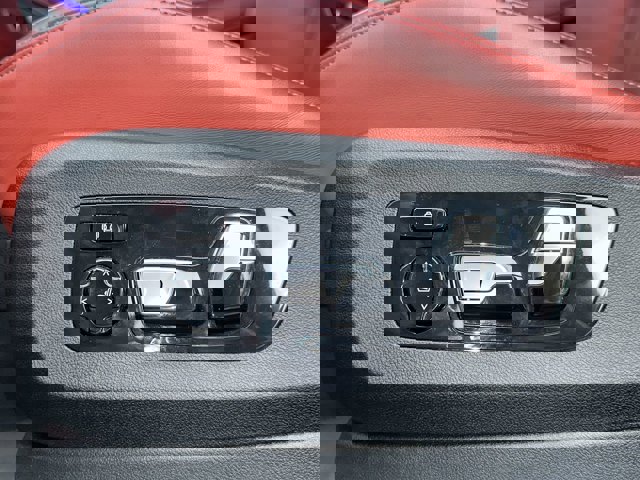 Vehicle image 25 of 28