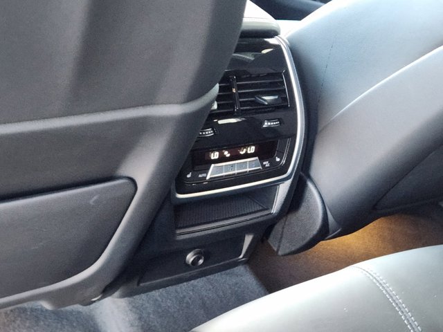 Vehicle image 26 of 29