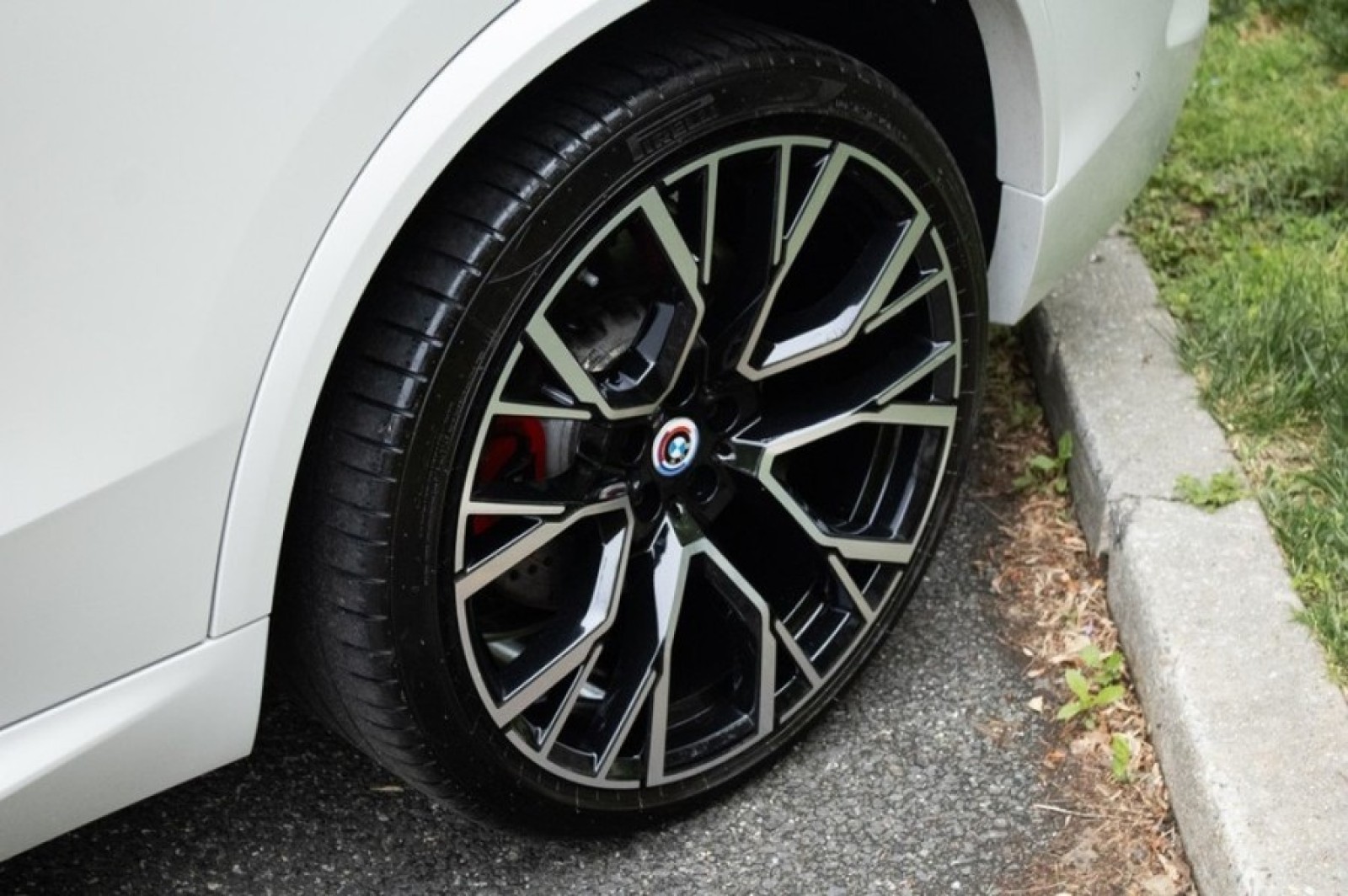 Vehicle image 16 of 76
