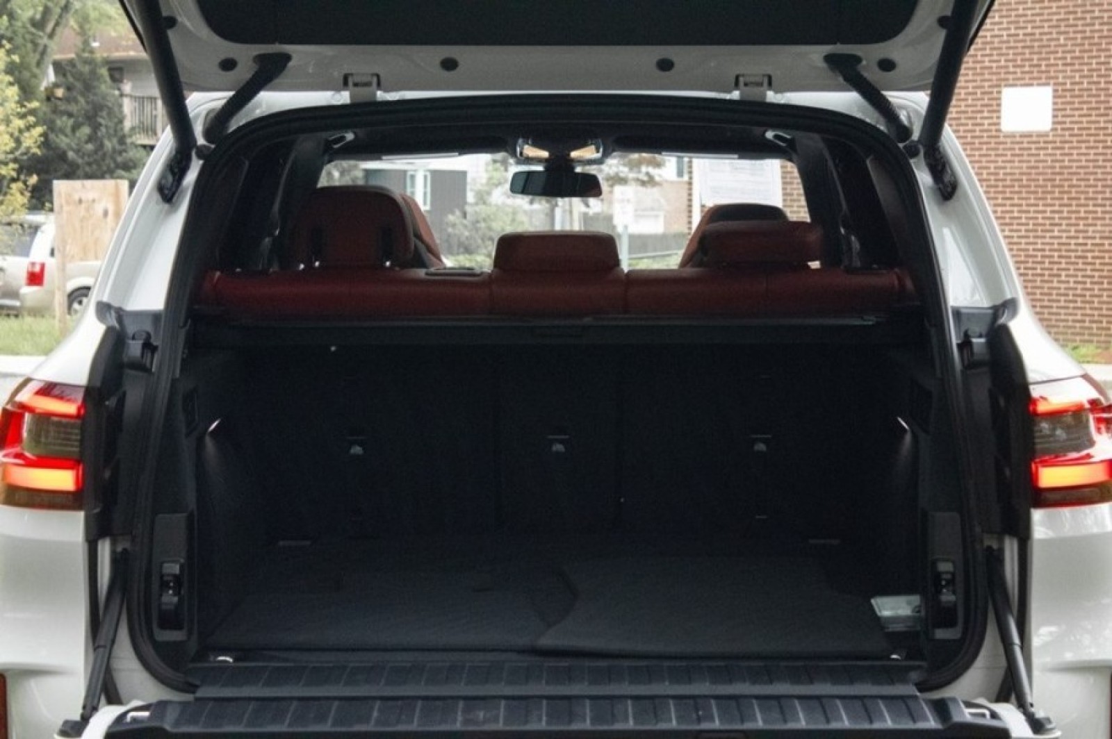 Vehicle image 19 of 76