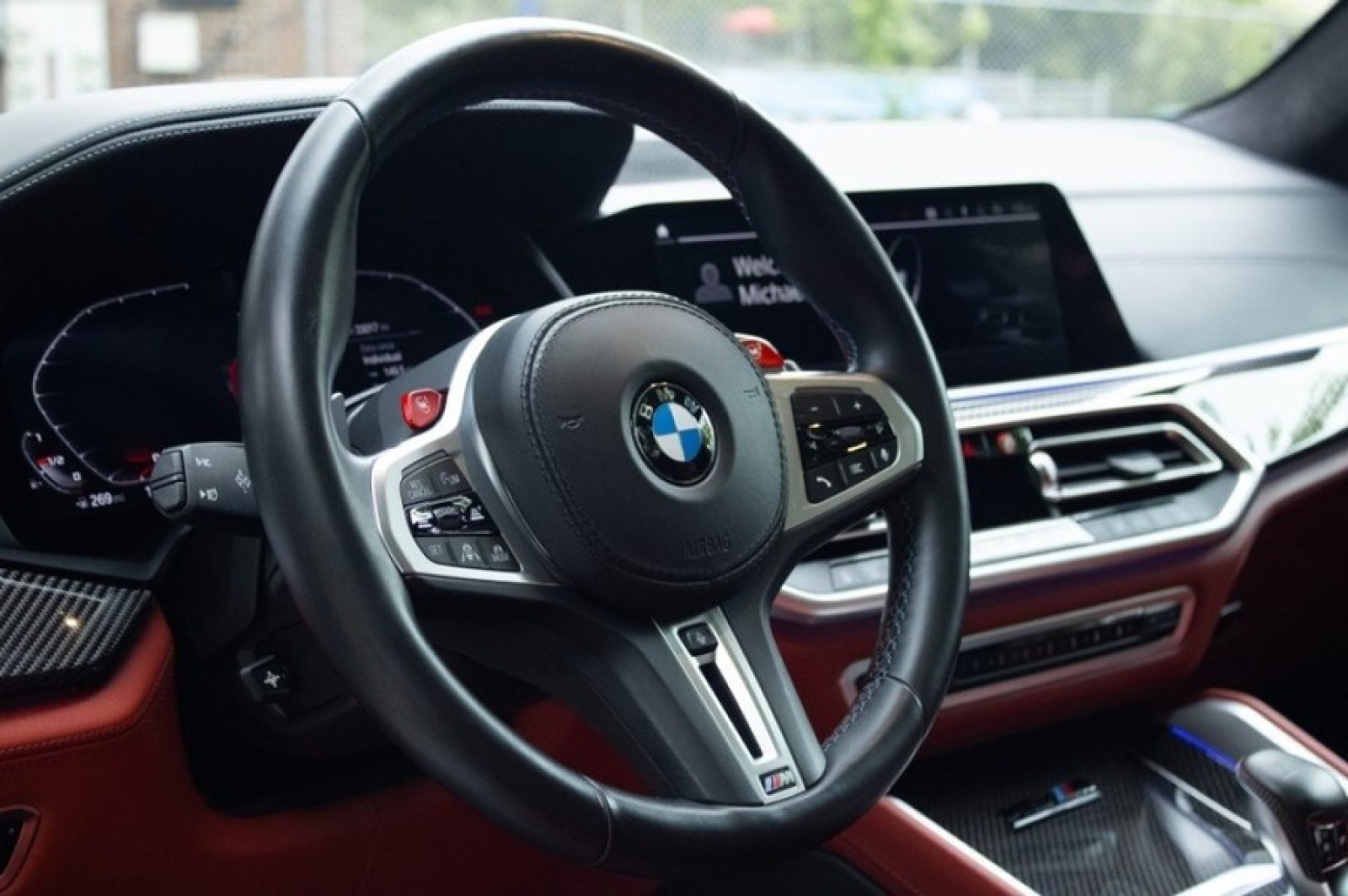 Vehicle image 33 of 76