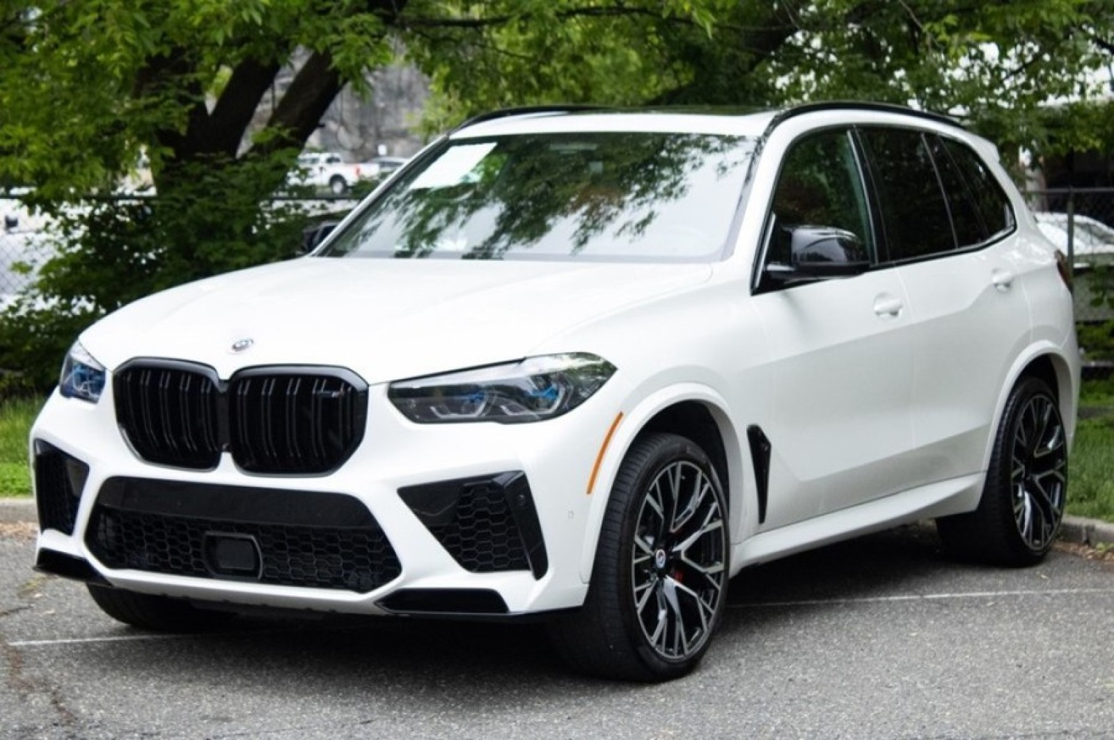 Vehicle image 4 of 76
