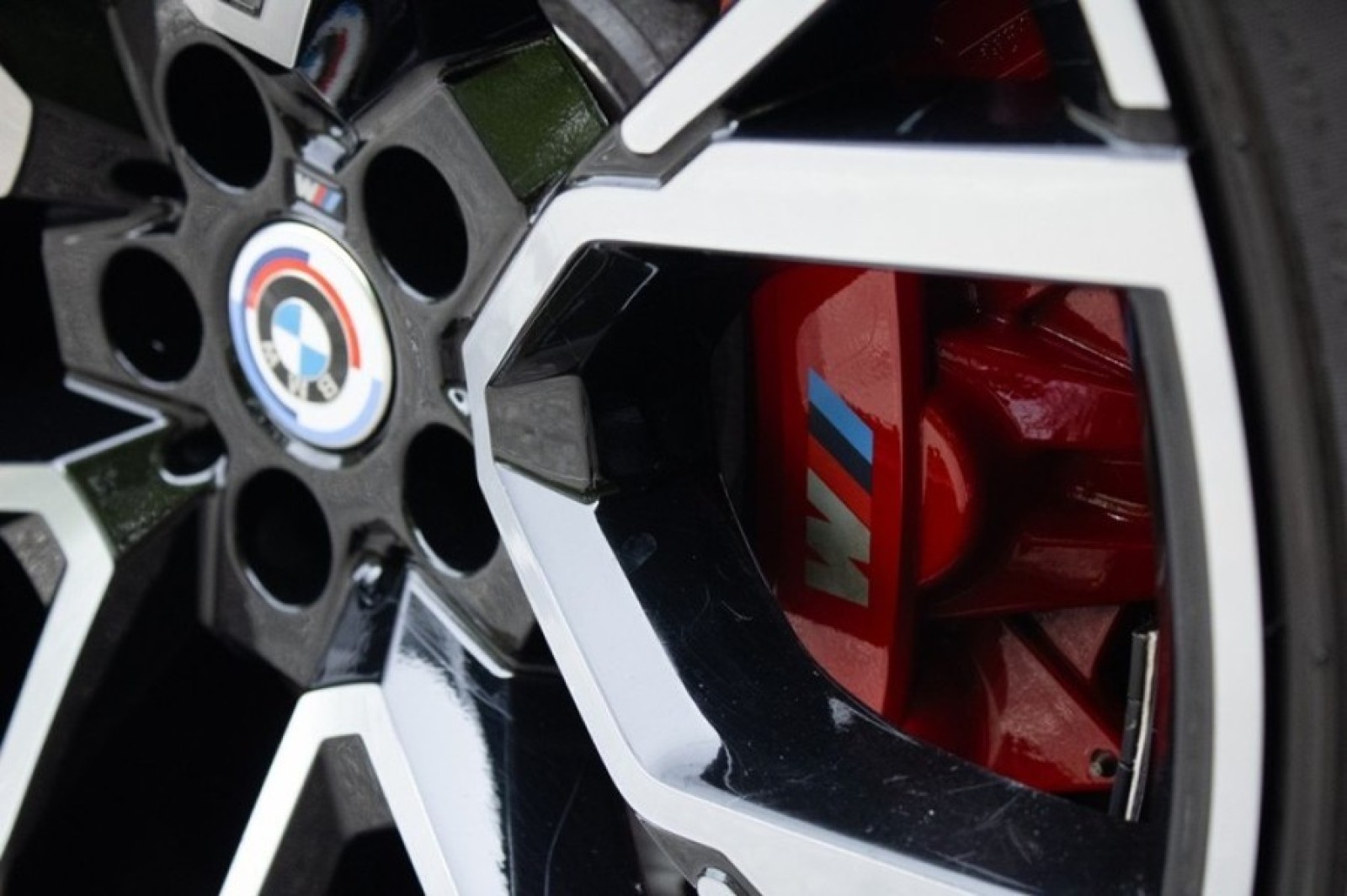 Vehicle image 18 of 76