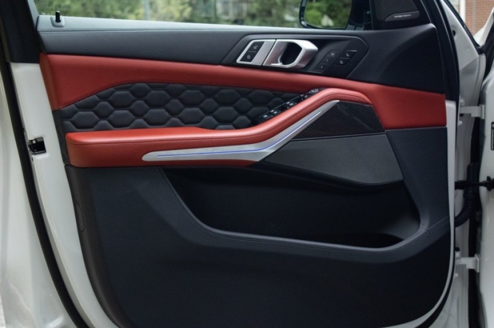 Vehicle image 44 of 76