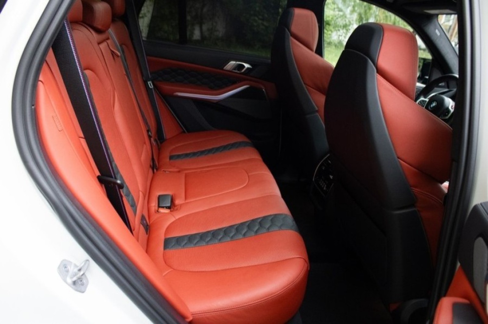 Vehicle image 23 of 76