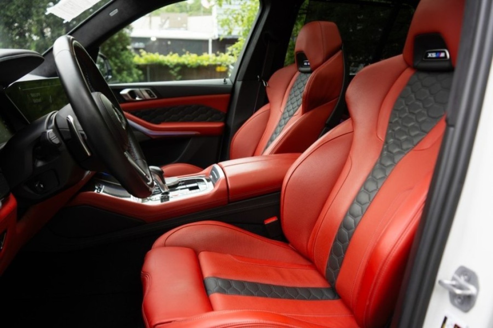 Vehicle image 27 of 76