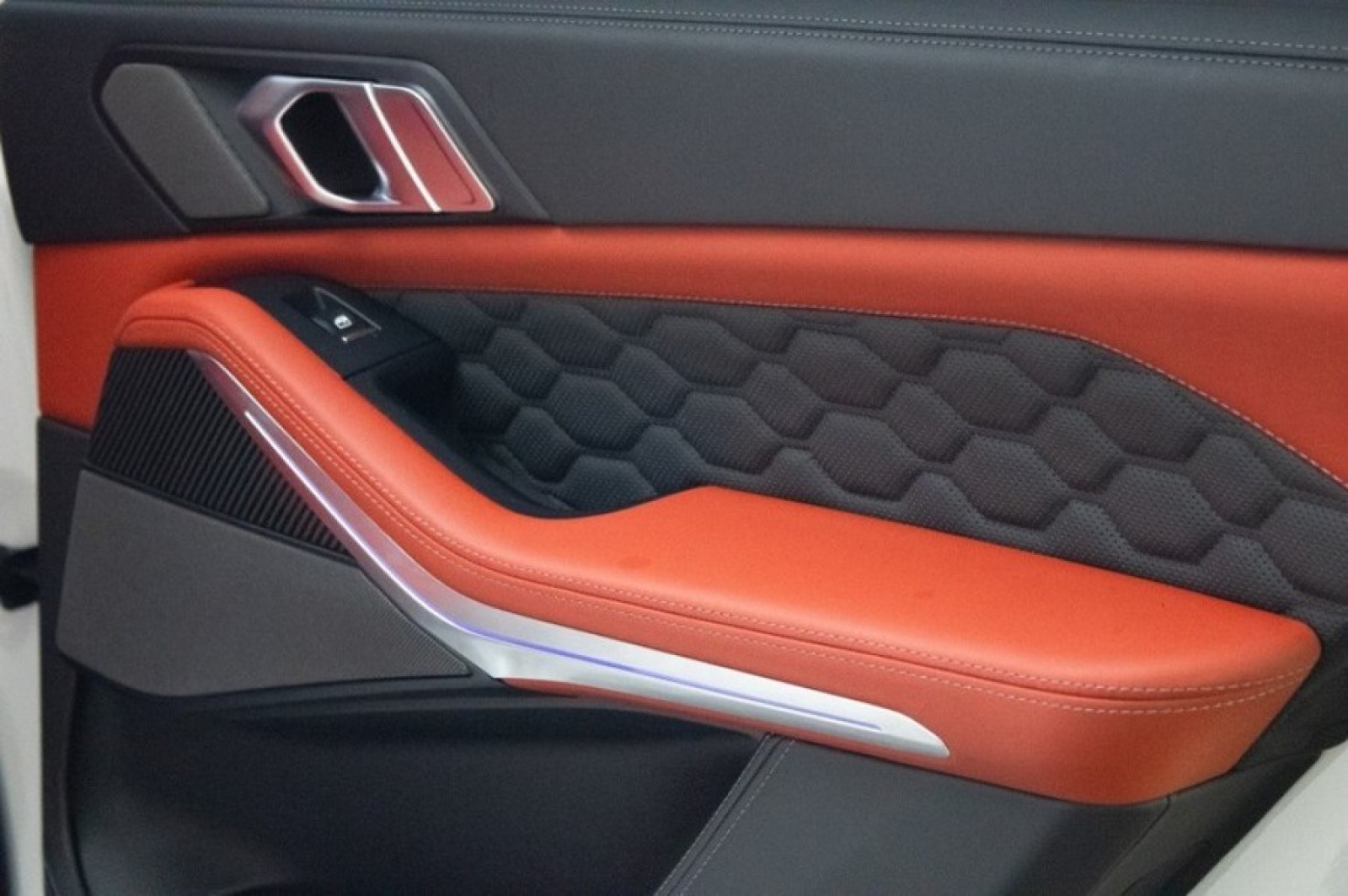 Vehicle image 46 of 76
