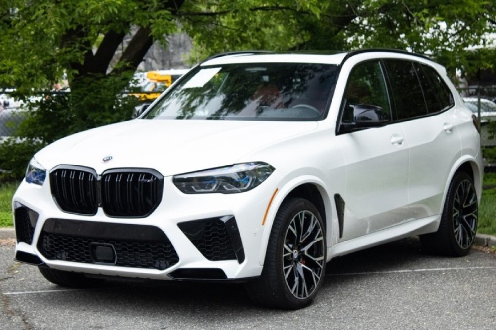 Vehicle image 3 of 76