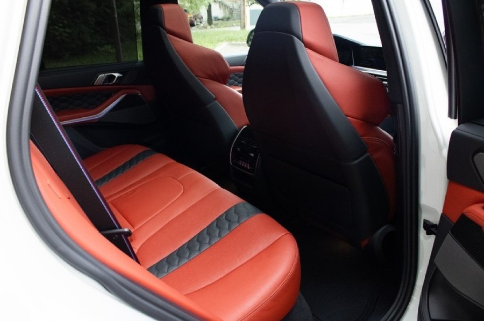 Vehicle image 22 of 76