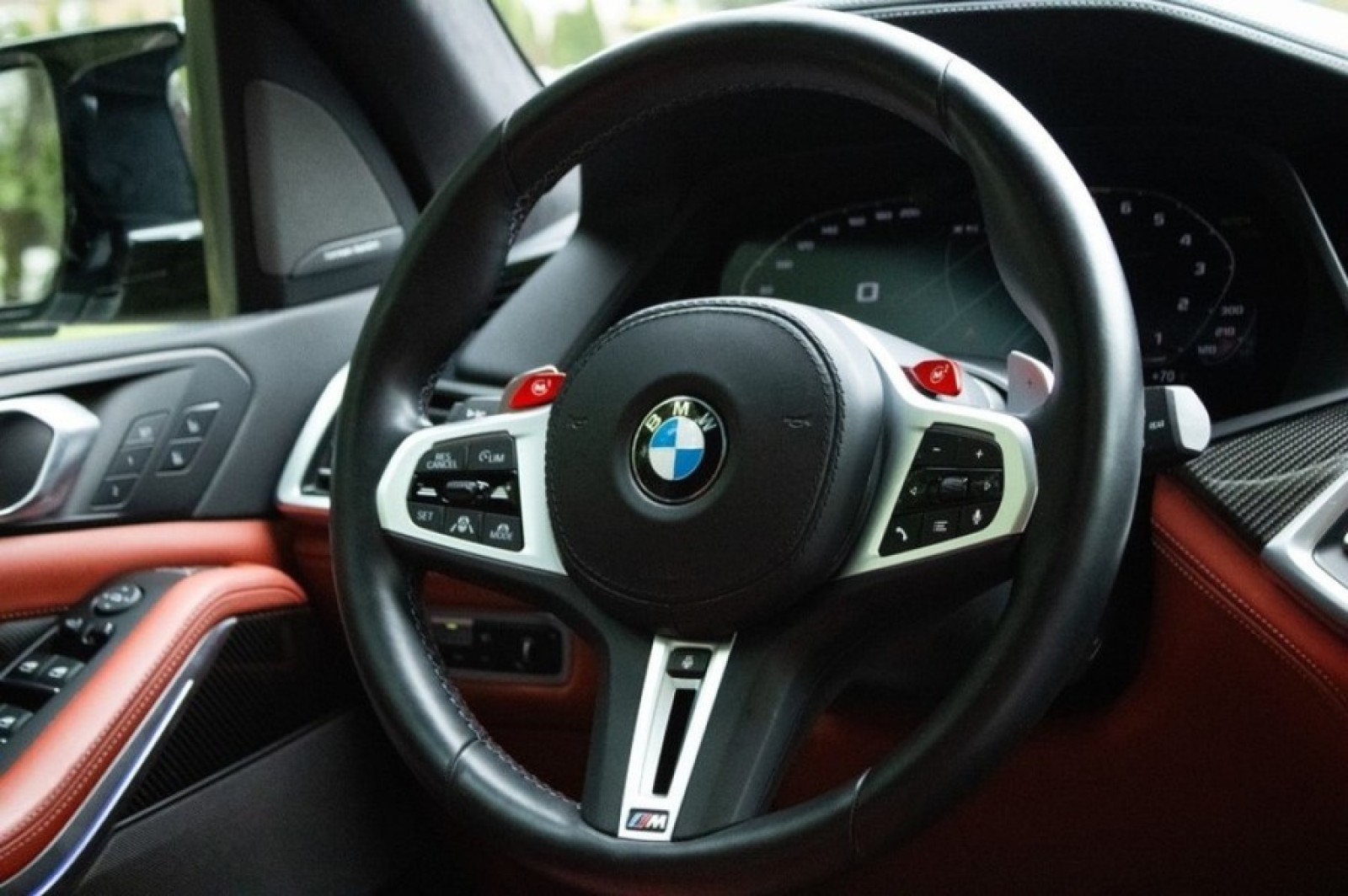 Vehicle image 73 of 76
