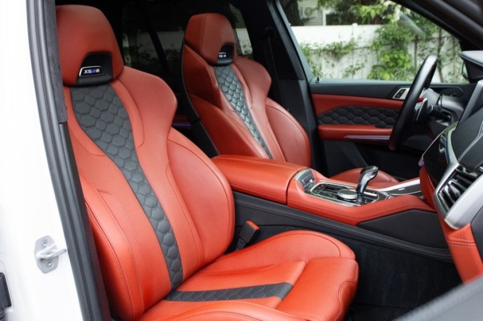 Vehicle image 24 of 76