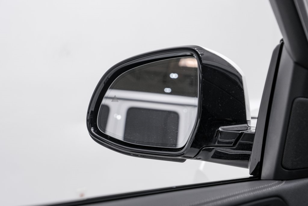 Vehicle image 33 of 53