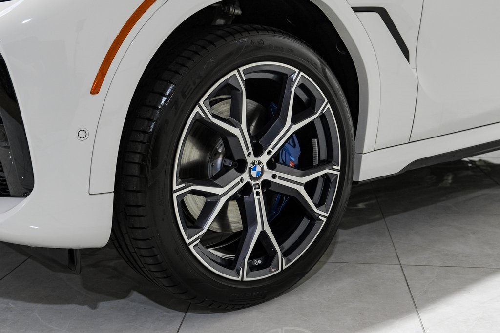 Vehicle image 51 of 53